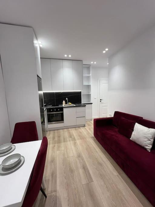 Spacious Apartment Ish-Blloku Area ติรานา ภายนอก รูปภาพ
